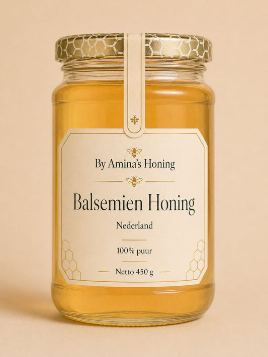 By Amina's Honing Balsemien Honing 450 g – voorkant, heldere goudgele honing in pot met etiket Nederland
