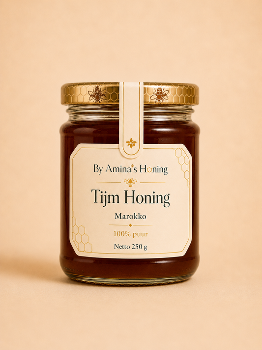 By Amina's Honing Tijm Honing 250 g – voorkant, donkerbruine honing in pot, etiket Marokko, 100% puur