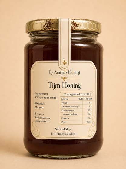 By Amina's Honing Tijm Honing 450 g – achterkant, donkere honing met voedingswaardentabel op het etiket