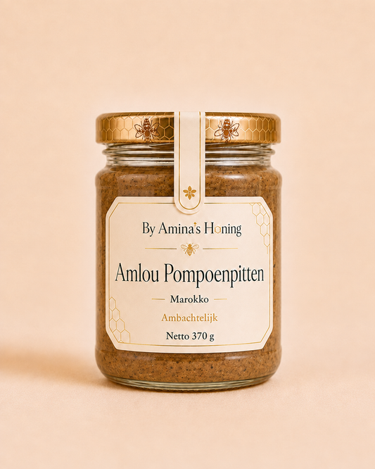 By Amina's Honing Amlou Pompoenpitten 370 g – voorkant, glazen pot met bruine amlou-pasta